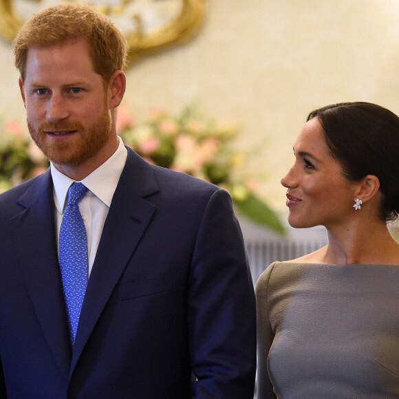 'Meu marido também tem cabelo ruivo e ele me deu cinco filhos. Quando você e Meghan vão começar a ter?', perguntou uma mulher a Harry durante evento em Dublin, na Irlanda