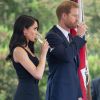 Segundo veículos internacionais, Meghan Markle negou brindou com champanhe em público para negar gravidez com príncipe Harry sem precisar se pronunciar