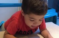 Aline Gotschalg mostrou o filho, Lucca, aprendendo as cores em inglês em vídeo publicado no Instagram neste domingo, 15 de julho de 2018