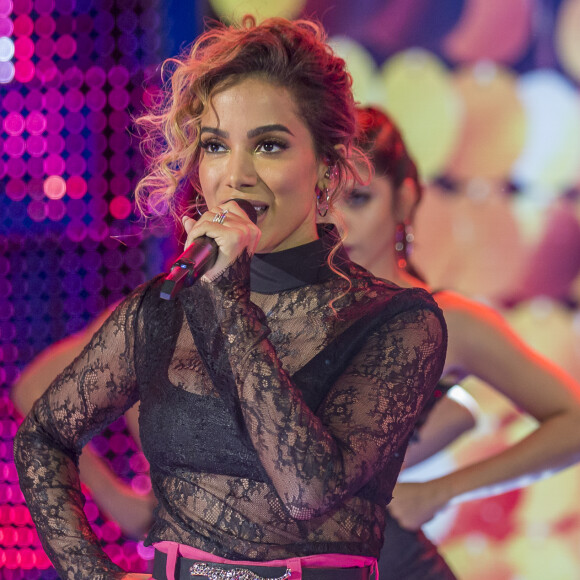 Após especulações, Anitta confirmou que será jurada do 'La Voz'