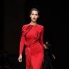 Parte da nova campanha da Versace, Bella Hadid fez parte do desfile da Atelier Versace, segmento de alta-costura da marca