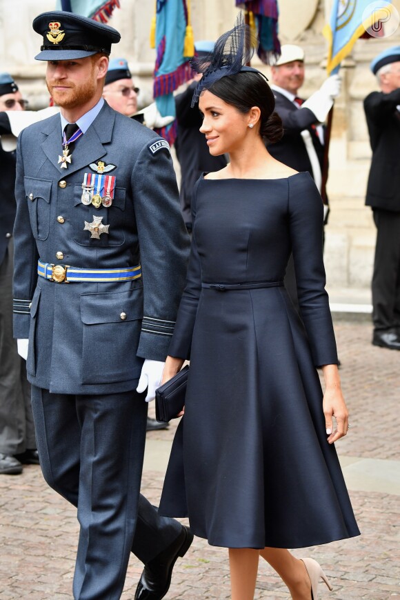 Vestido Dior usado pela duquesa de Sussex em celebração da Força Aérea Real não tem valor revelado