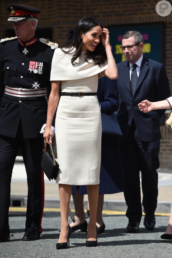 Look Givenchy usado em aparição com a rainha vale R$ 70 mil