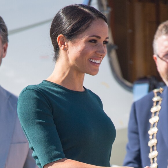 O conjunto verde Givenchy é uma homenagem à Irlanda, só a saia está avaliada em R$ 6,1 mil