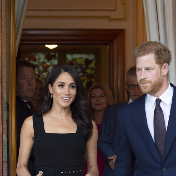 Já o look emilia Wickstead tem o vestido avaliado em R$ 10,2 mil