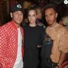 Neymar usa jaqueta da parceria entre a Louis Vuitton e a Supreme