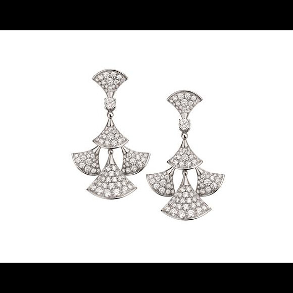 Bruna Marquezine usou par de brincos Diva's Dream em ouro branco com diamante de R$ 96 mil