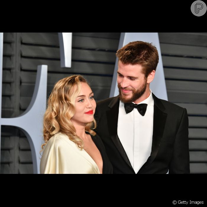  &#039;Eles estão muito juntos e estão tentando ser mais reservados em relação ao relacionamento&#039;, disse uma fonte sobre  Liam Hemsworth e Miley Cyrus