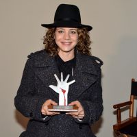 Leandra Leal é homenageada em festival de cinema: 'Levando miniatura para casa'