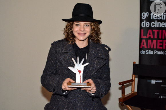 Leandra Leal foi homenageada no '9º Festival de Cinema Latino Americano de São Paulo' que aconteceu na noite de domingo, 27 de julho de 2014, no Memorial da América Latina