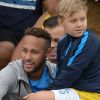 Neymar assistiu à final do Neymar Jr's Five com o filho, Davi Lucca