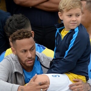 Neymar levou o filho, Davi Lucca, para conferir a final do torneio Neymar Jr's Five 