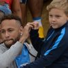 Neymar e o filho, Davi Lucca, na final do Neymar Jr's Five, neste sábado, 21 de julho de 2018