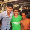 Neymar foi muito assediado por fãs em Ibiza