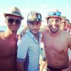Vários fãs assediaram Neymar durante sua passagem pela ilha de Formentera