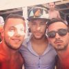 Em Ibiza, Neymar foi muito assediado por fãs