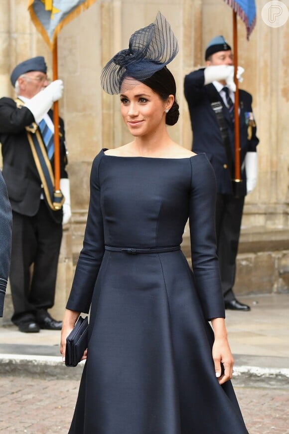 O vestido Dior usado por Meghan para o centenário da Forças Aérea Britânica também foi comparado aos looks de Audrey