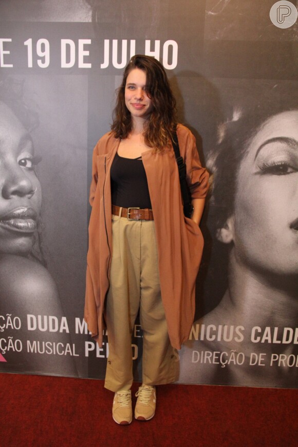 Bruna Linzmeyer também conferiu sessão para convidados de musical sobre a vida de Elza Soares