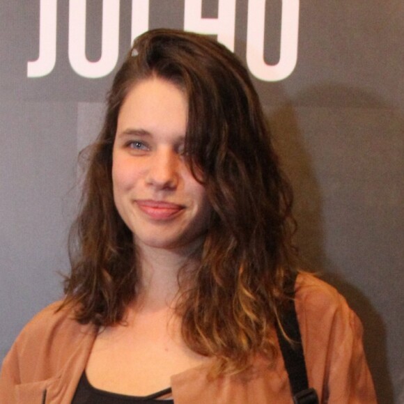 Bruna Linzmeyer também conferiu sessão para convidados de musical sobre a vida de Elza Soares