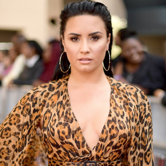 Demi Lovato foi internada em Los Angeles, nos Estados Unidos, com suspeita de overdose de heroína segundo o site TMZ