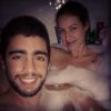 Em março de 2014, o surfista postou uma foto dentro de uma banheira, se divertindo com Luana Piovani. 'Hora de criança dormir', escreveu na legenda