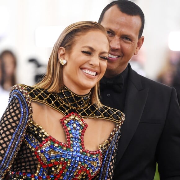 Jennifer Lopez postou foto junto do namorado, o ex-jogador de futebol americano Alex Rodriguez