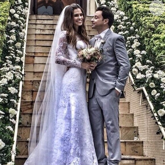 Emilio Orciollo Netto subiu ao altar no último domingo, 27 de julho de 2014, com a namorada, Mariana Barreto. Em seu Instagram o ator comemorou: 'Casamento sem filtro. Amo você'