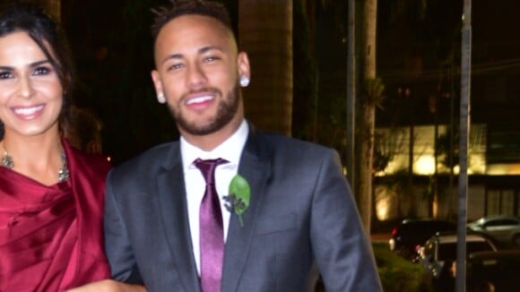 Sem Marquezine, Neymar encontra filho, Carol Dantas e namorado dela em casamento