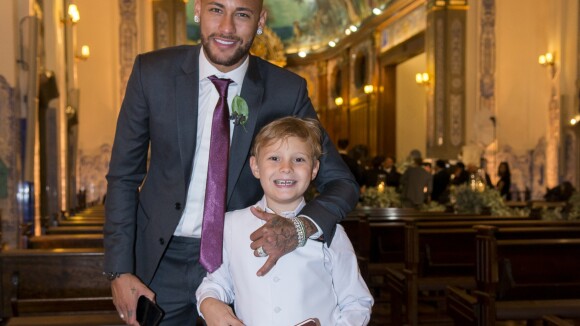 Tal pai, tal filho: Neymar e Davi Lucca esbanjam estilo em casamento. Fotos!