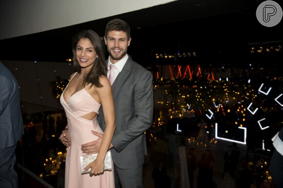 Mari Gonzalez e Jonas Sulzbach no casamento da designer Samara Costa com o consultor financeiro Márcio Spinelli, em São Paulo, nesta quinta-feira, 26 de julho de 2018