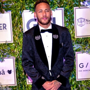 Neymar preferiu adiantar aniversário de Bruna Marquezine por precisar se apresentar ao Paris Saint-Germain em breve