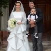 Bruna Hamú usou vestido de casamento assinado por Elisa Lima que combinava o estilo clássico com saia de corte moderno