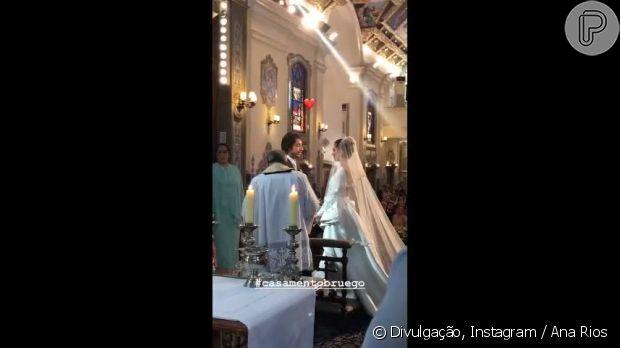 Bruna Hamú e  Diego Moregola trocaram votos de casamento no altar da Paróquia Nossa Senhora do Brasil, no bairro  Jardim América, em São Paulo  