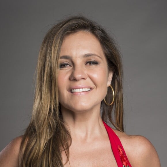 Laureta (Adriana Esteves) propõe a Rosa (Letícia Colin) nos próximos capítulos da novela 'Segundo Sol': 'Quando o pequeno herdeiro nascer, você vai direto pra sua própria casa começar uma vida de sonho com seu príncipe encantado, numa união abençoada pela sua sogra, e da qual eu devo ser a madrinha'