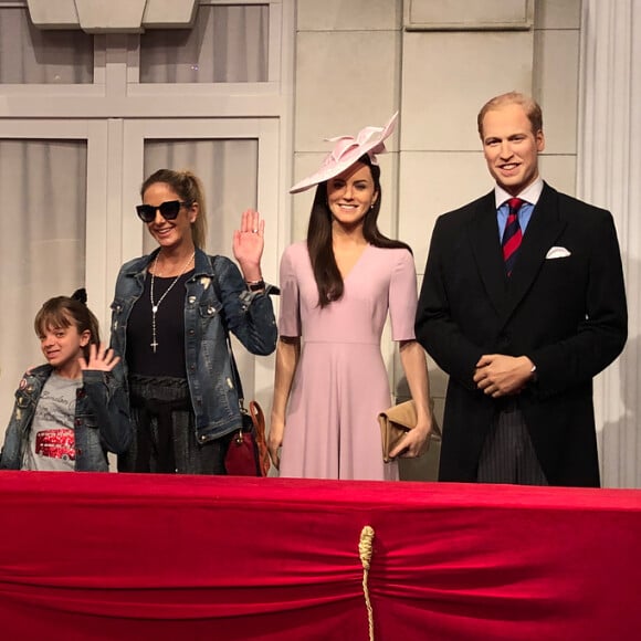 Ticiane Pinheiro e filha, Rafaella Justus, visitaram museu de cera em Londres no domingo, 29 de julho de 2018