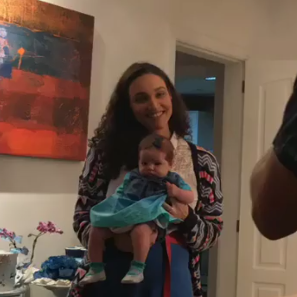Bella é primeira filha de Débora Nascimento com o ator José Loreto