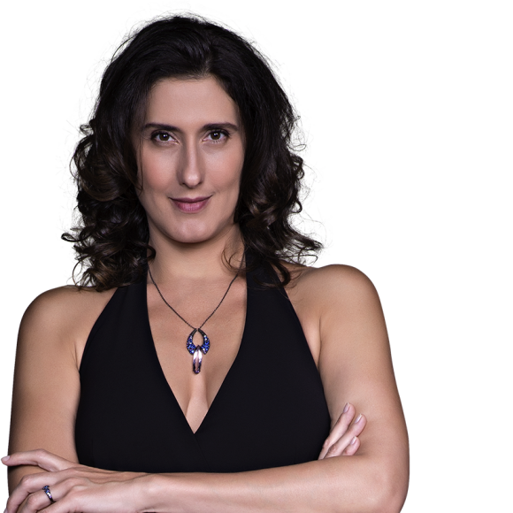 Paola Carosella apareceu com o cabelo mais curto e enrolado e divertiu os internautas durante o programa