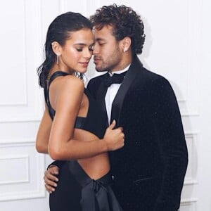 Bruna Marquezine viajou para Paris para comemorar aniversário de 26 anos de Neymar, em fevereiro de 2018