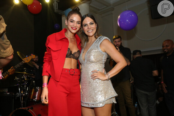 Bruna Marquezine usou conjunto de R$ 3 mil da NK Store com lingerie à mostra em aniversário da promoter Carol Sampaio, no Copacabana Palace, zona sul do Rio de Janeiro, em março de 2018