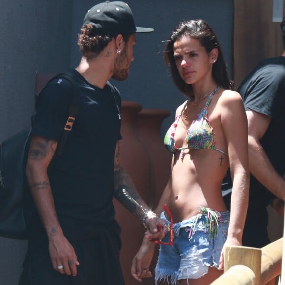 Bruna Marquezine chorou com despedida de Neymar em Fernando de Noronha, em janeiro de 2018