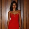 Bruna Marquezine usou slip dress vermelho ao participar da festa de lançamento de 'Deus Salve o Rei', em janeiro de 2018
