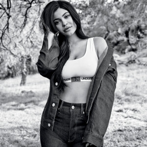 As fotos fazem parte da campanha #MYCALVINS que envolve as linhas de jeans e underwear da marca; na foto Kylie Jenner