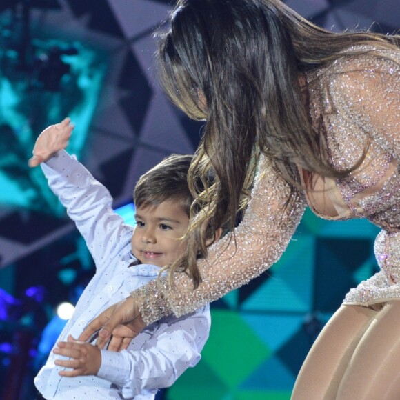 Simone comemorou o aniversário de 4 anos do filho, Henry, nesta sexta-feira, 3 de agosto de 2018. A sertaneja exibiu uma foto ainda bebê do menino no Instagram. Veja abaixo!