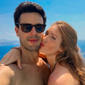 Marina Ruy Barbosa está curtindo férias com o marido, Xande Negrão, na Grécia