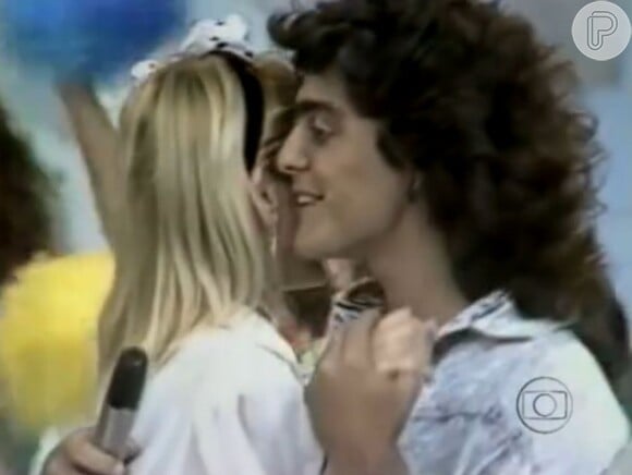 Junno Andrade dança agarradinho com Xuxa