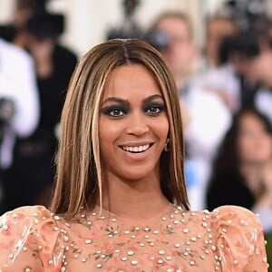 Vestido de látex usado por Beyoncé no MET Gala, em 2016, foi criado por Riccardo Tisci, então diretor de moda da Givenchy