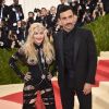 Madonna é uma das clientes de Riccardo Tisci, atual diretor criativo da Burberry