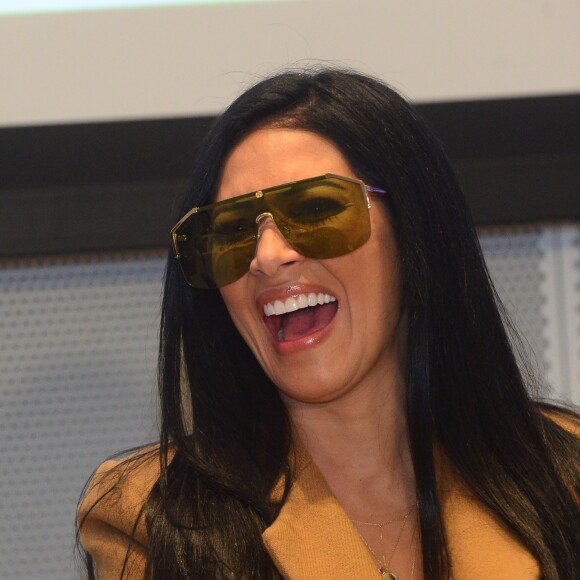 Simaria, da dupla com Simone, falou que vai diminuir os shows e a carga de trabalho