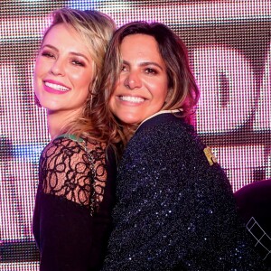 Paolla Oliveira posou com a promoter Carol Sampaio na madrugada deste sábado, 11 de agosto de 2018