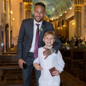 Neymar paga o equivalente a R$ 85 mil por mês na pensão do filho
